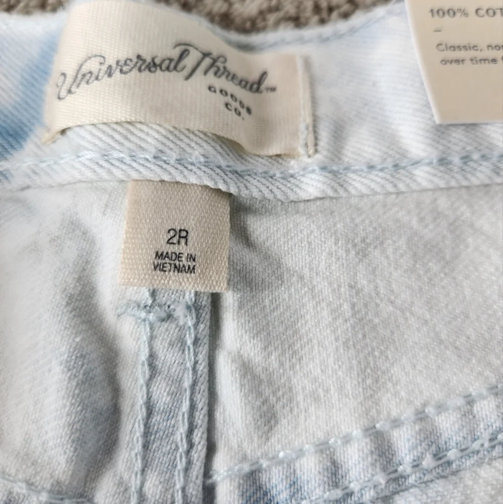 Women's Baggy Cloud Mid-Rise  90s Baggy Jeans - Universal Thread - Size 2